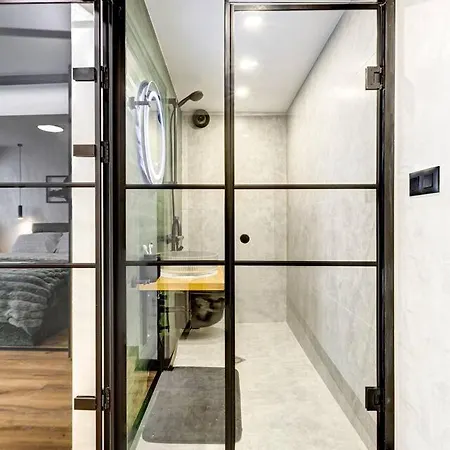Stylish Urban Private Backyard Fast Wifi *