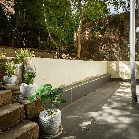 Stylish Urban Private Backyard Fast Wifi *